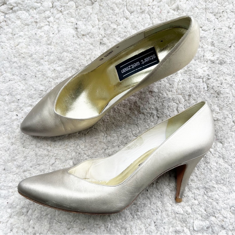 Stuart Weitzman: Pointed Toe Metallic Gold Leather Classic Pump Heels Size 10